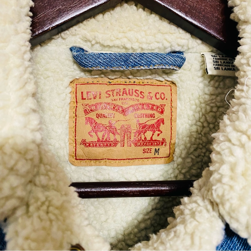 Levi’s Womens Light Blue Washed Sherpa Trucker Jacket Size Medium - Picture 2 of 6
